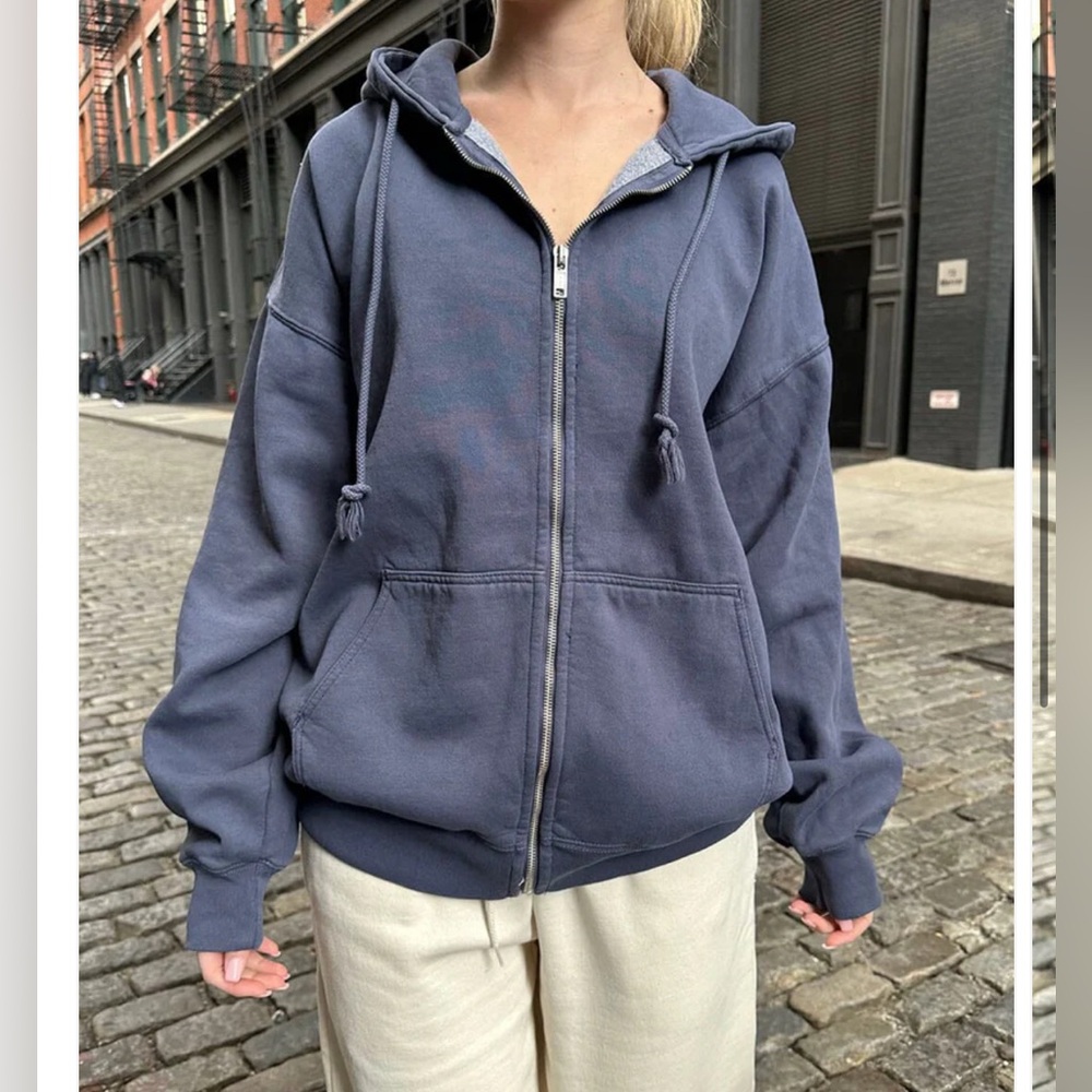 BRANDY MELVILLE NAVY CHRISTY HOODIE